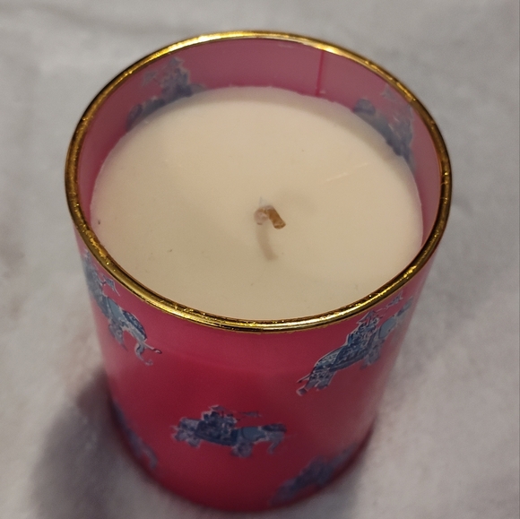 NEW!! LILLY PULITZER Candle 8oz - Picture 3 of 7